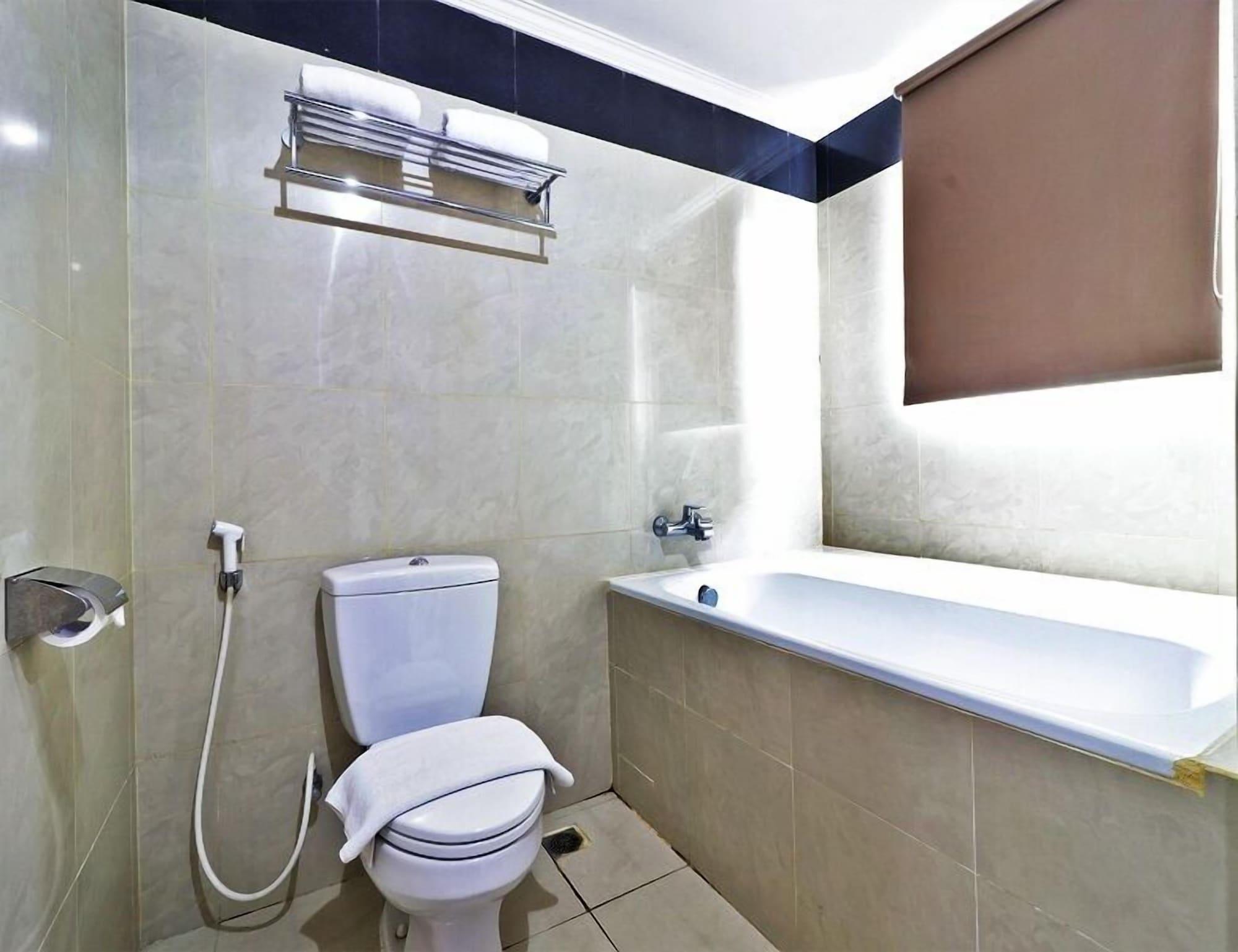 P Hotel Jakarta Bagian luar foto