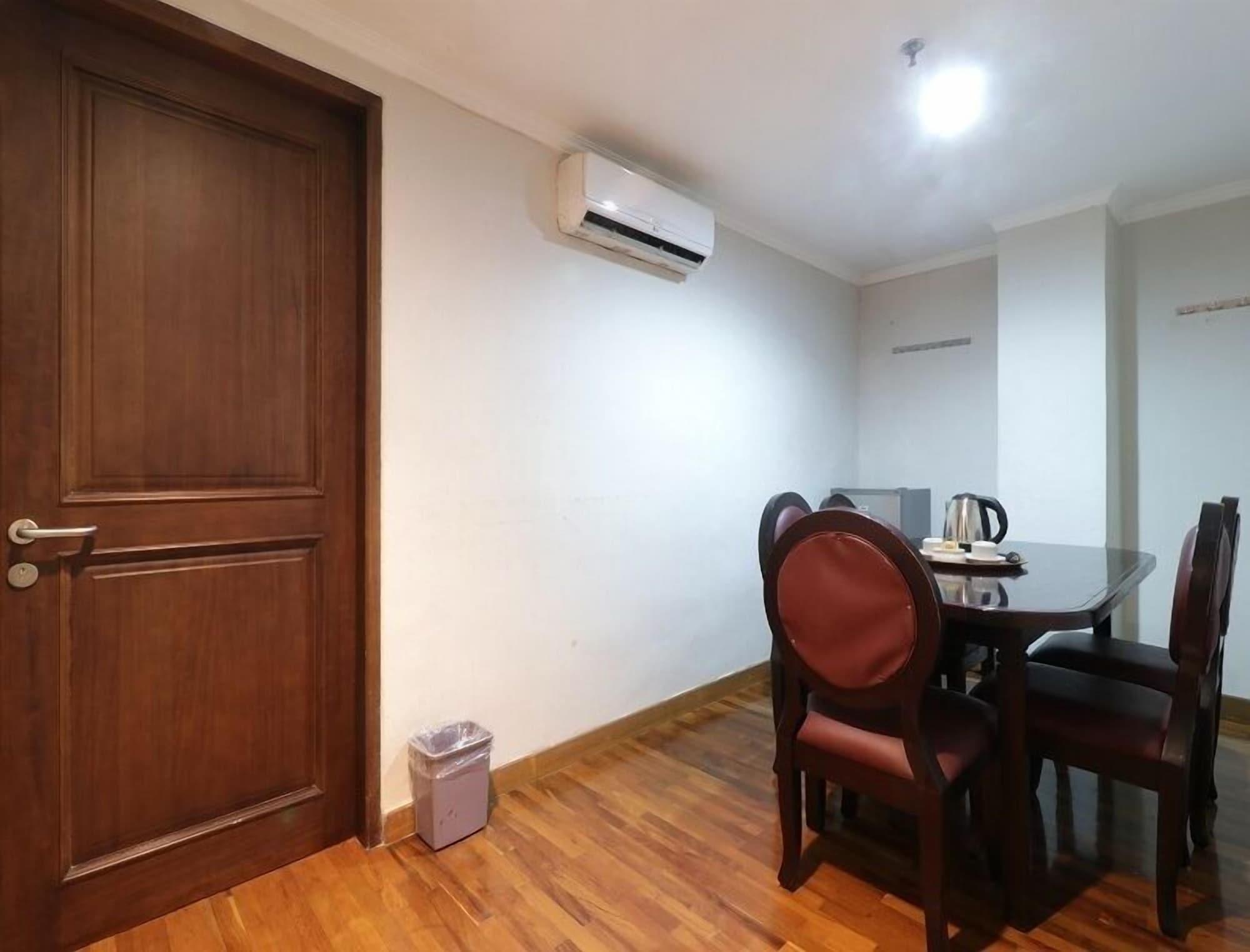 P Hotel Jakarta Bagian luar foto