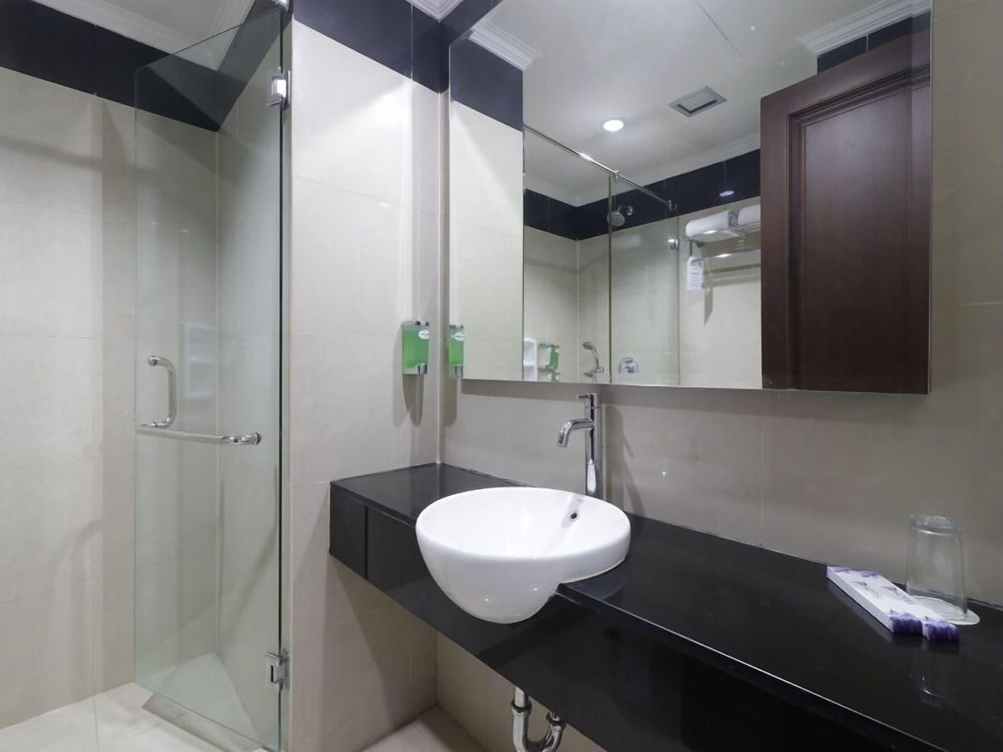 P Hotel Jakarta Bagian luar foto
