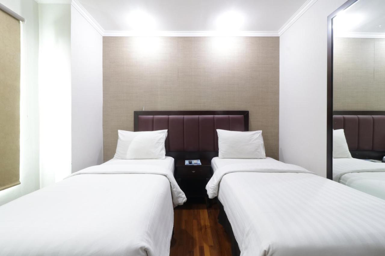 P Hotel Jakarta Bagian luar foto