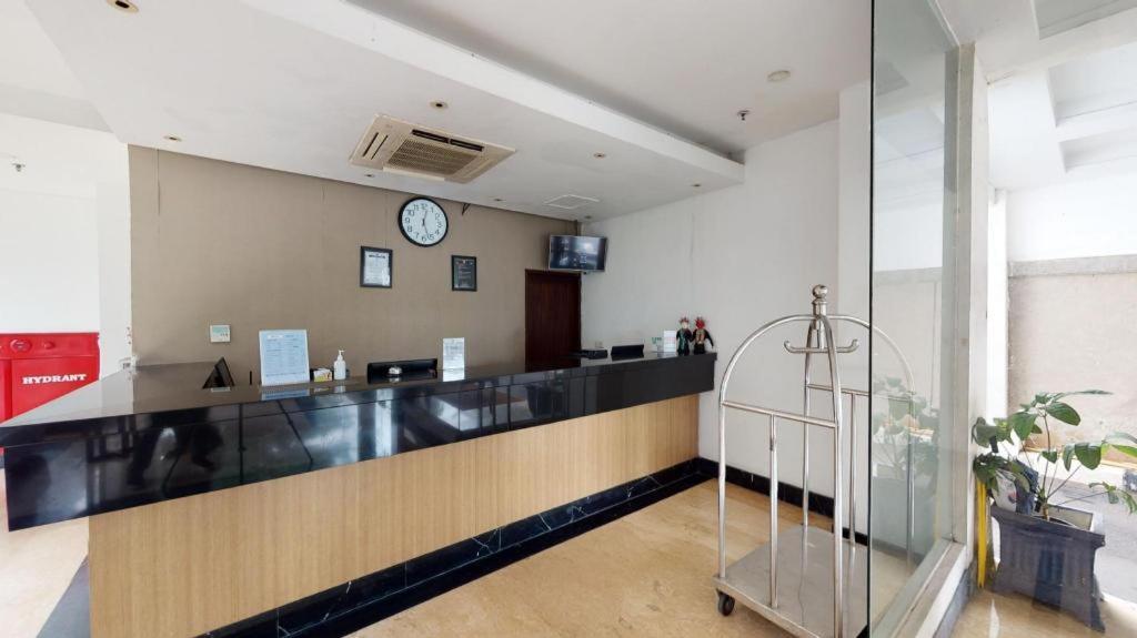 P Hotel Jakarta Bagian luar foto