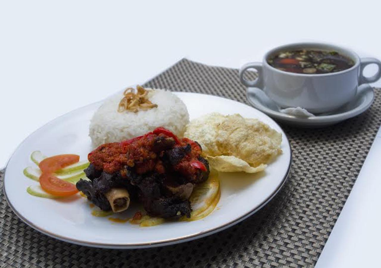 P Hotel Jakarta Bagian luar foto