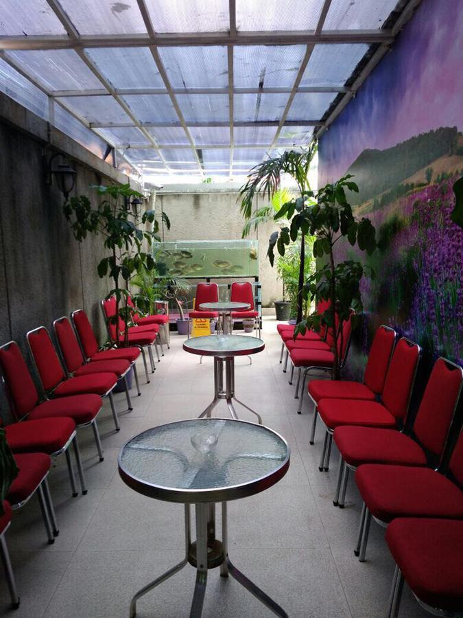 P Hotel Jakarta Bagian luar foto